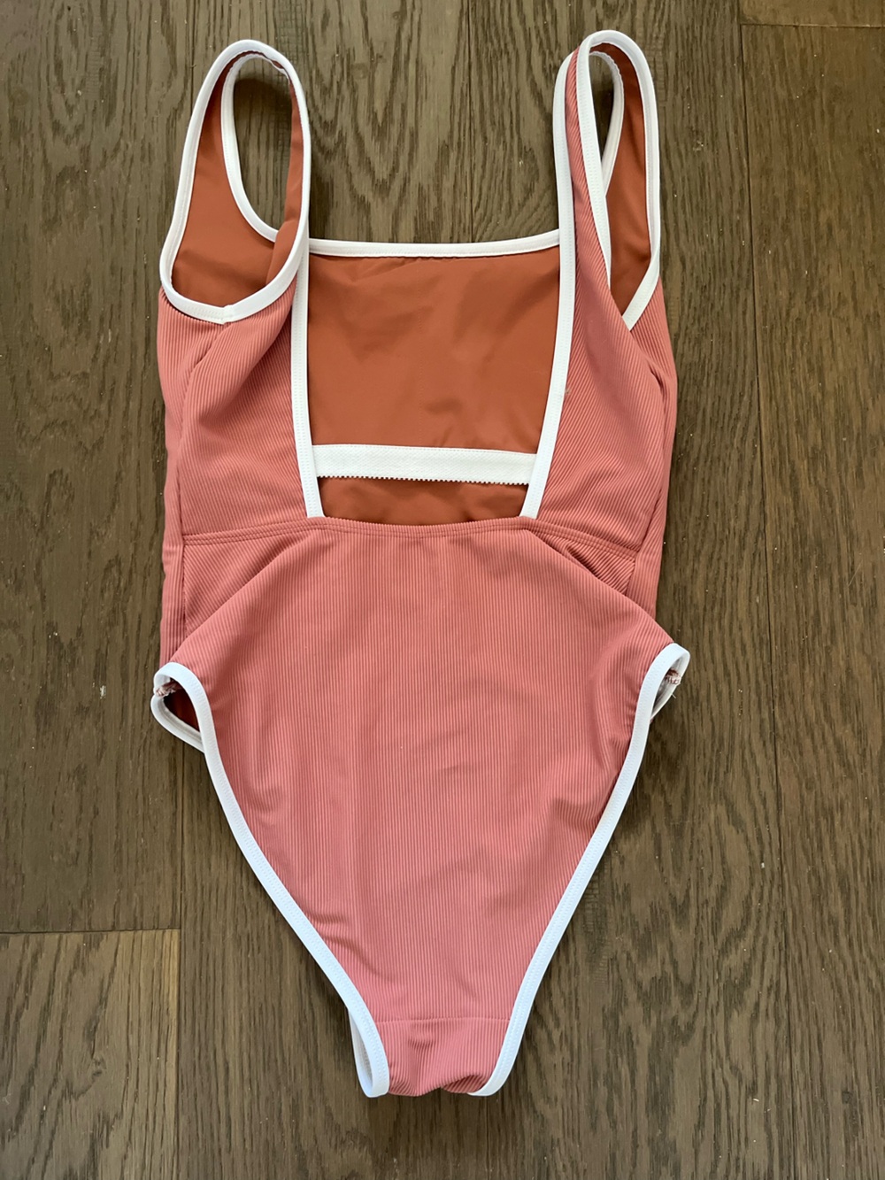 LainSnow Women’s Ocean Isle One-Piece Swimsuit in Sangria. Size L - Picture 2 of 3
